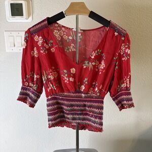 C+J Collection Women's Red Floral Scrunch Bottom Top‎ Size L